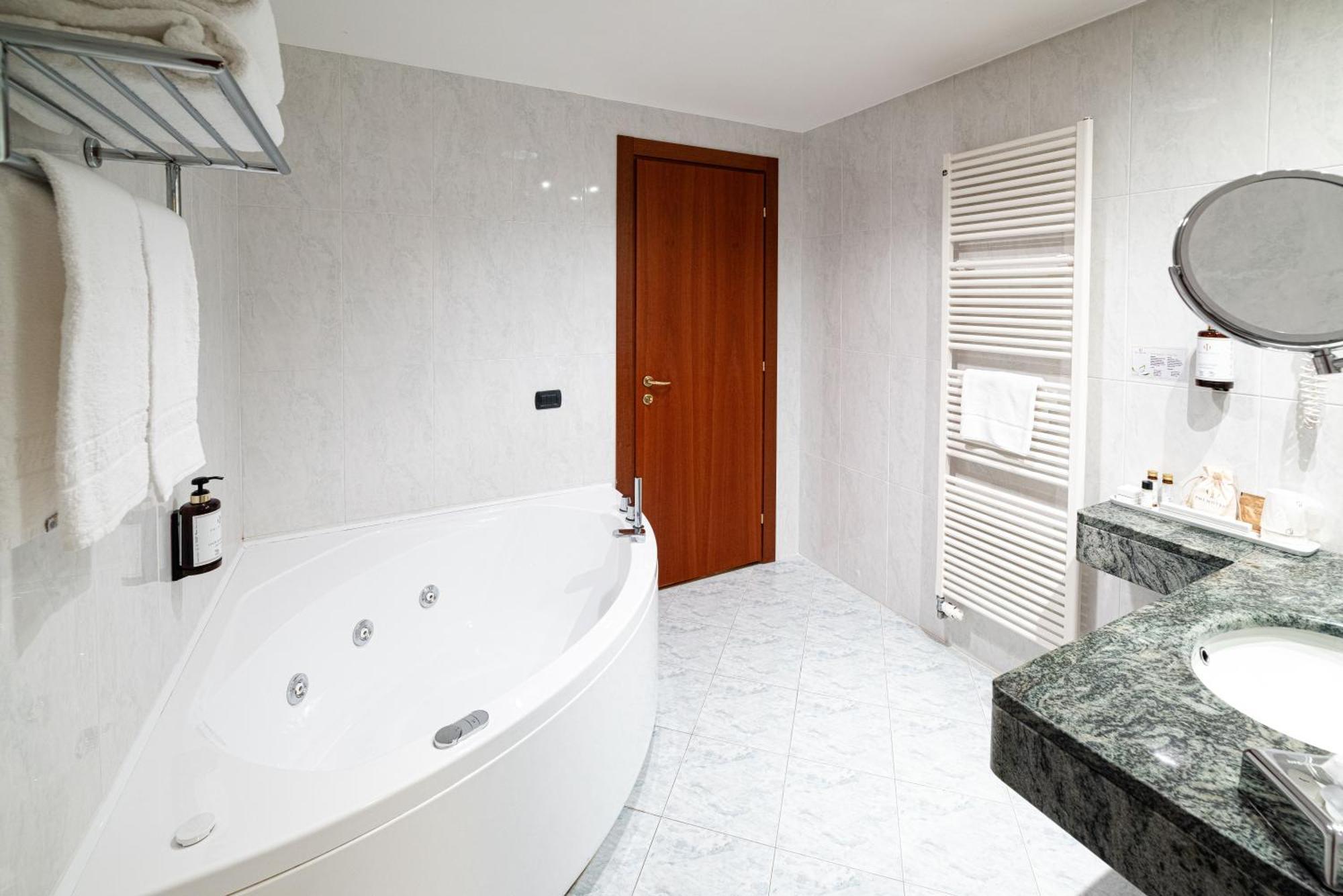 Phi Hotel Cavalieri Bra Eksteriør billede